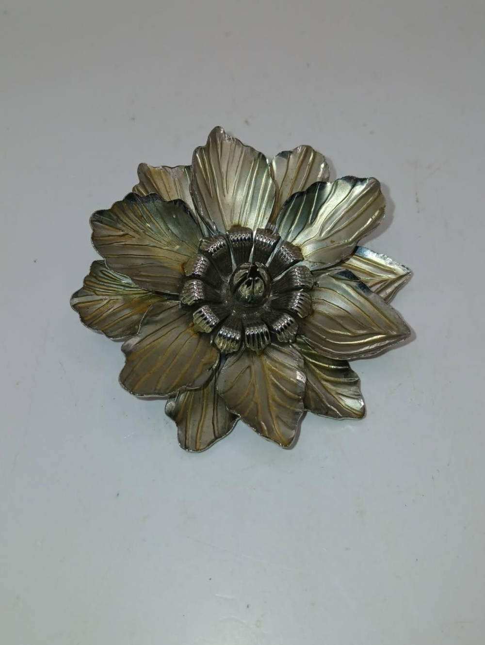 Vintage Silver tone flower brooch